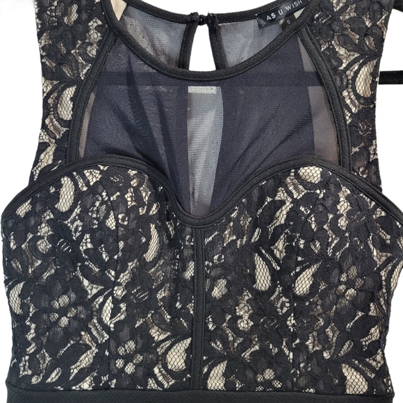 Black and Nude dress, lace and stretch material, size 5 - Picture 3 of 6